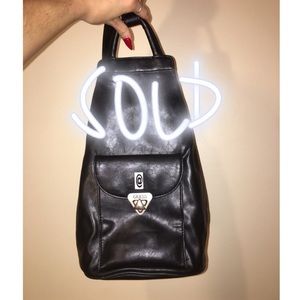 VINTAGE GUESS BADASS LIL’ LEATHER UNISTRAP PURSE‼️